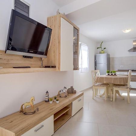 Apartment Angela Čunski Екстериор снимка