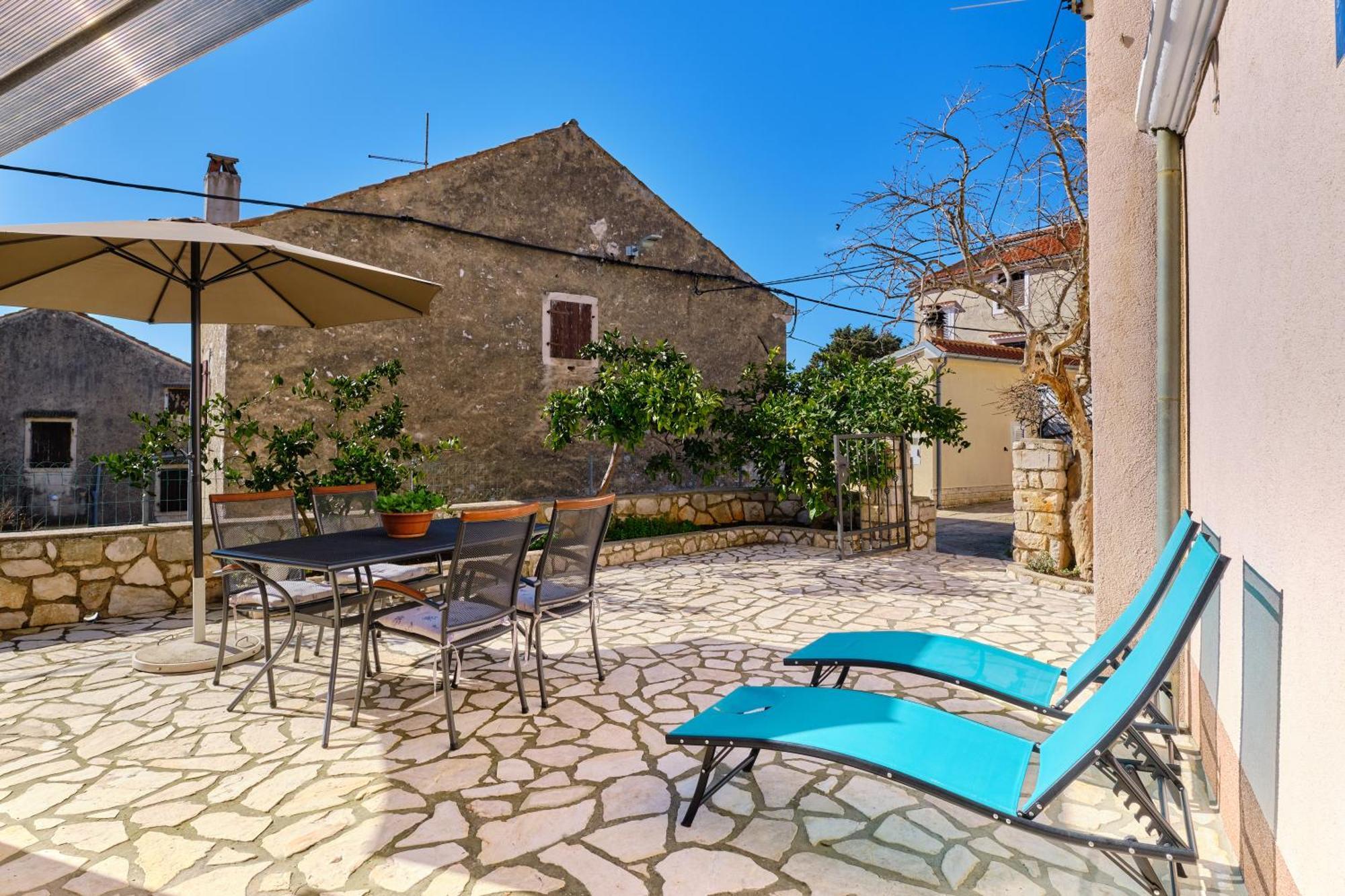 Apartment Angela Čunski Екстериор снимка