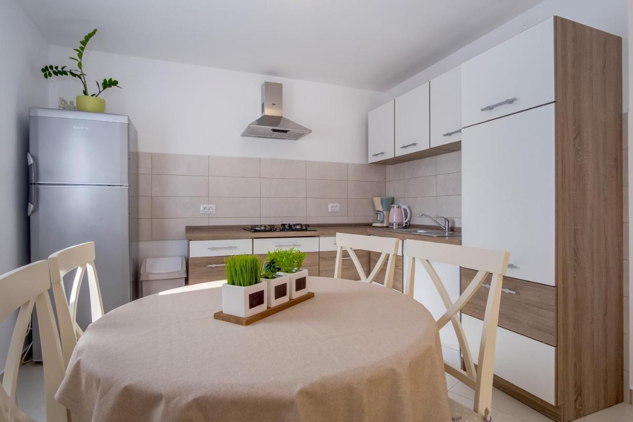 Apartment Angela Čunski Екстериор снимка