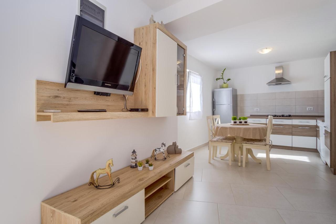 Apartment Angela Čunski Екстериор снимка