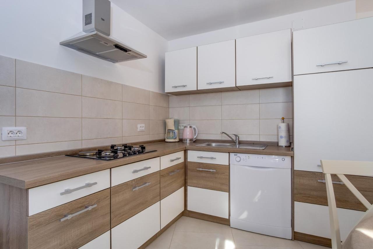 Apartment Angela Čunski Екстериор снимка